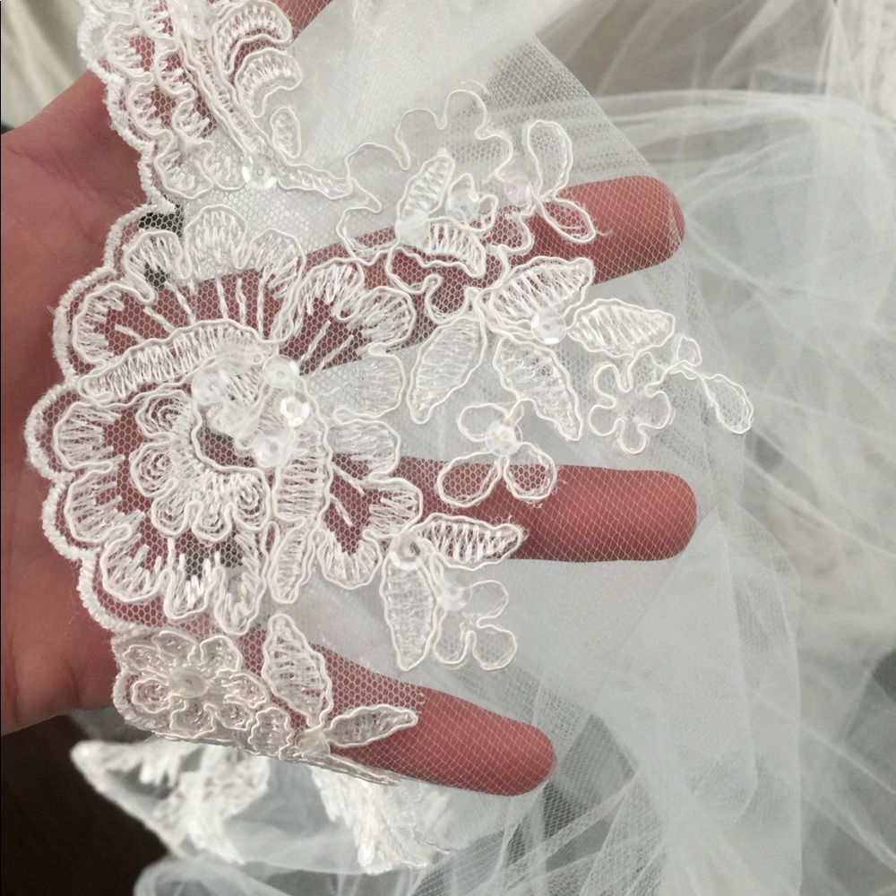 Fingertip Lace Edged Veil